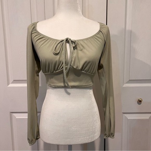 Nasty Gal Tops - 💛💛💛 Nasty Gal Collection Light Green Long Sleeve Crop Top - Size 4 / small